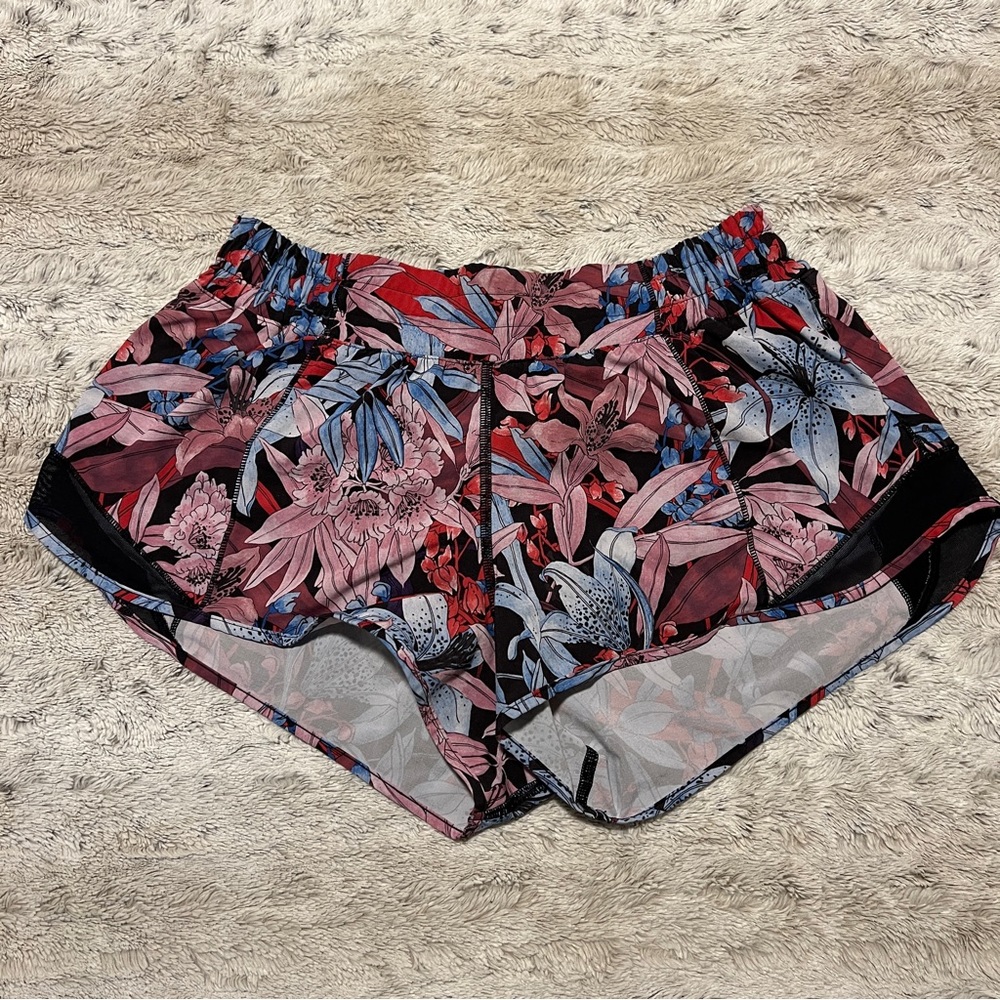 Lululemon Hotty Hot Shorts 2.5
